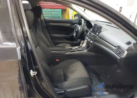 2018 Honda Accord Lx z USA, uszkodzony, nr VIN 1HGCV1F15JA164247